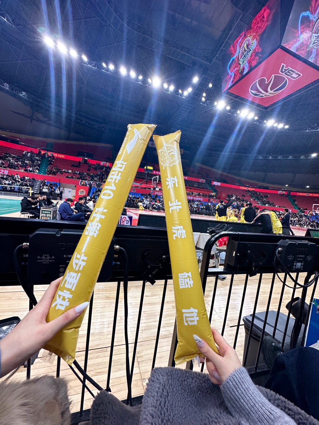 包含紧张刺激的比赛，胜负难料，让人屏息以待的词条