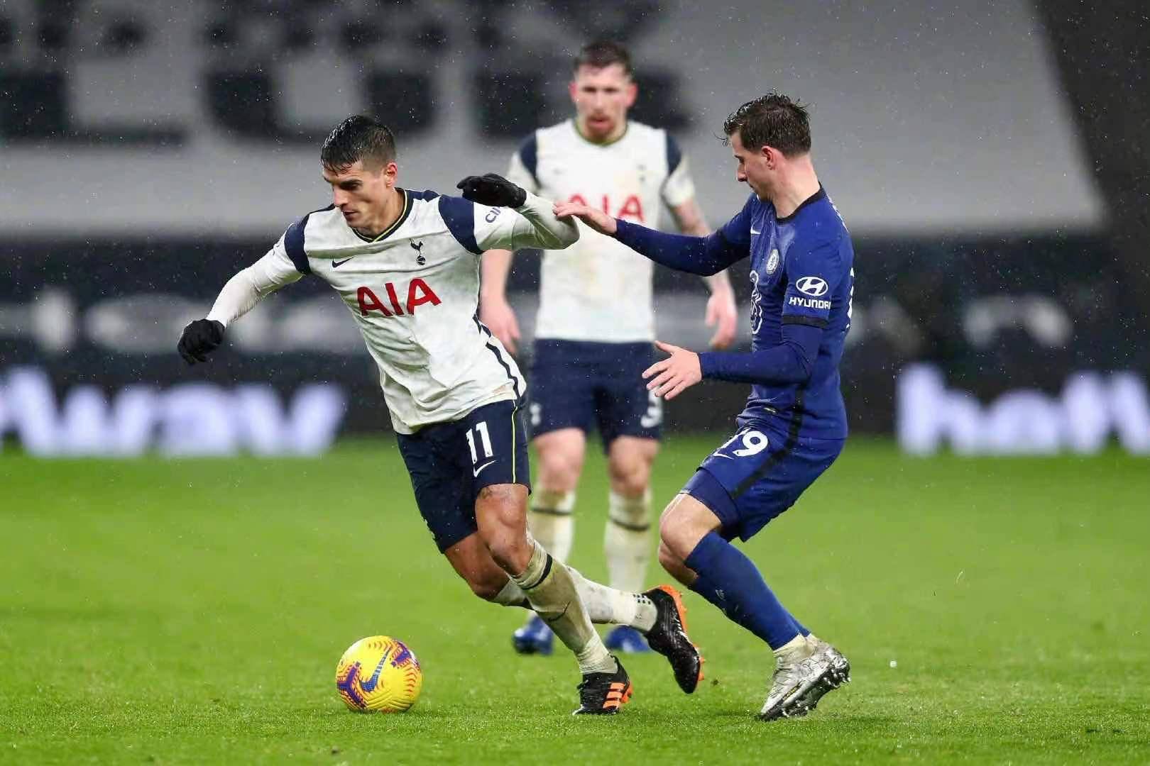 包含阿贾克斯客场战平波尔多，积分榜上升至第七的词条