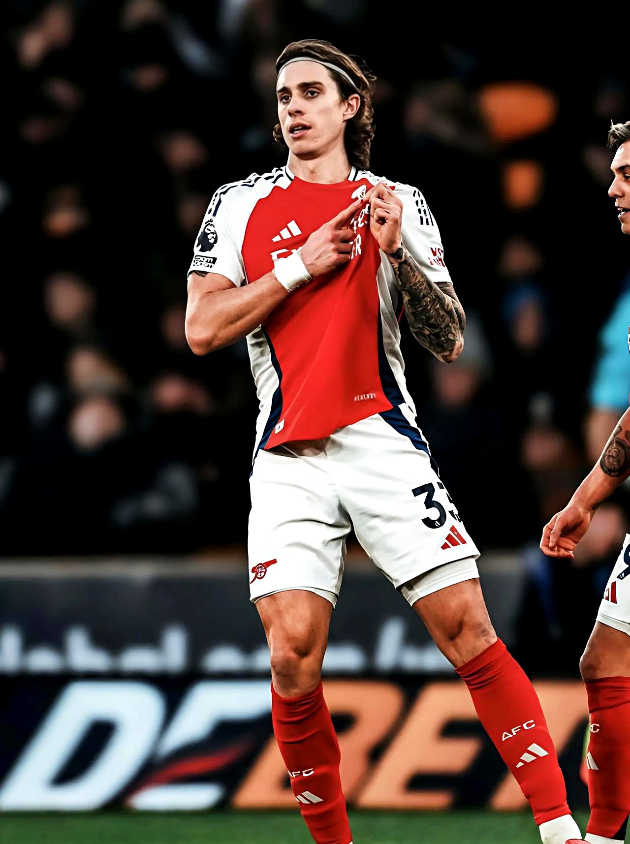 阿森纳队中场球员在训练中展现出色状态