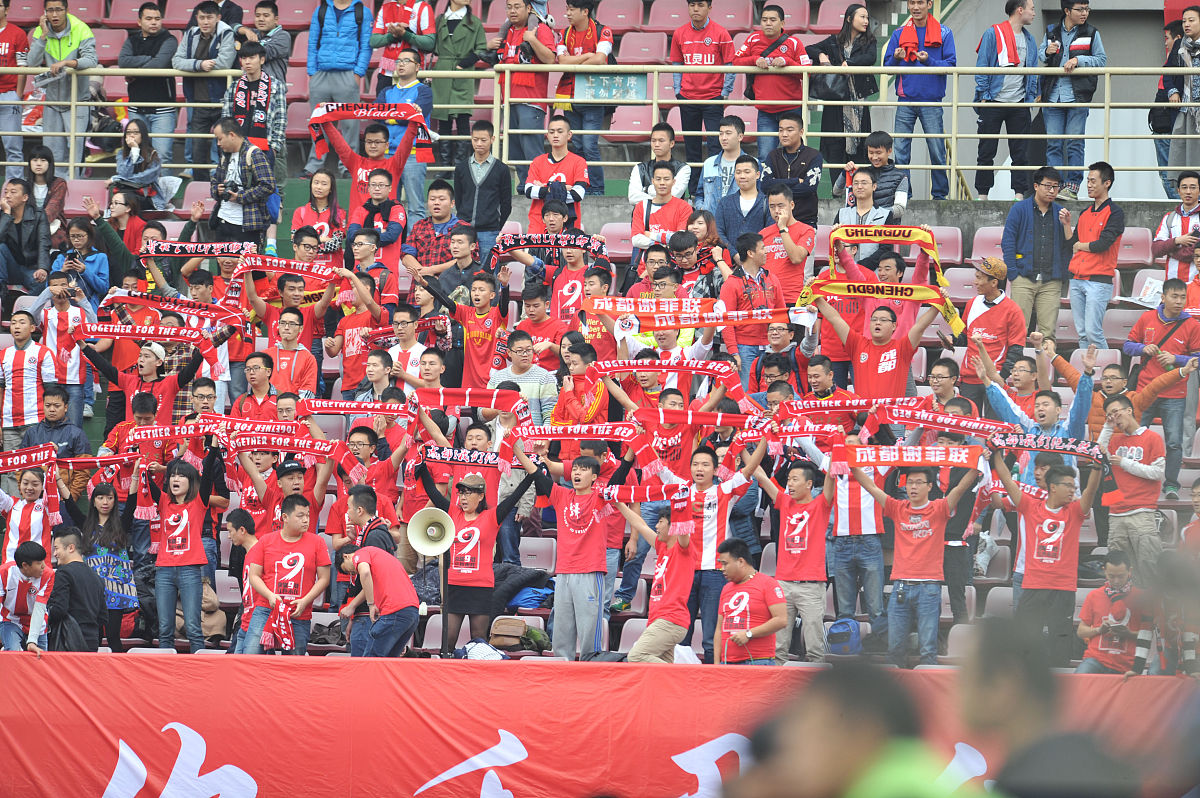 顶尖足球俱乐部在最近比赛中取得胜利