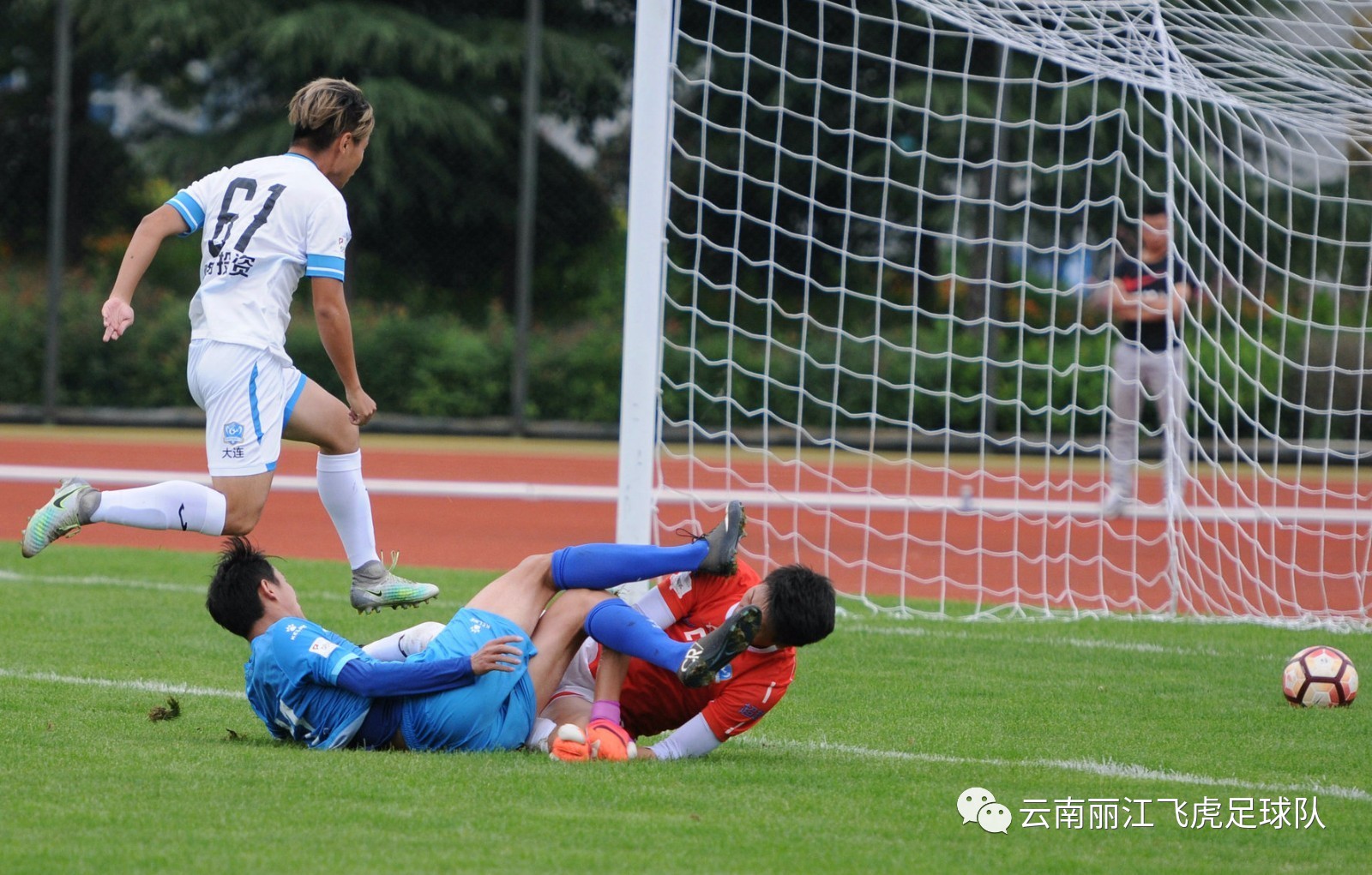 包含国内足球热血战役，疯狂轮番上演的词条