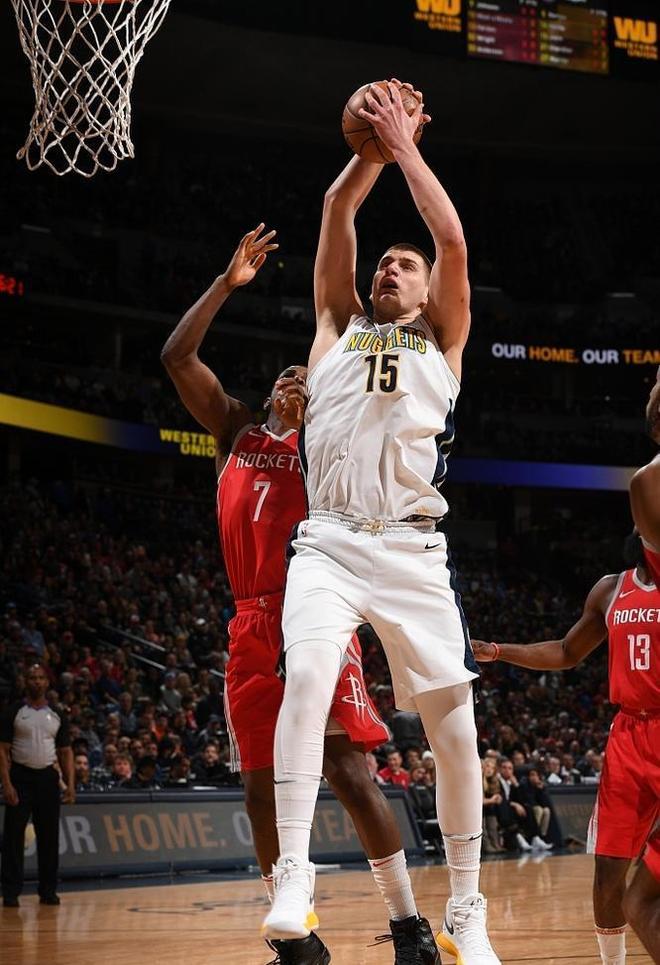 火箭主场不敌黄蜂,陷入低迷 火箭主场不敌黄蜂,陷入低迷