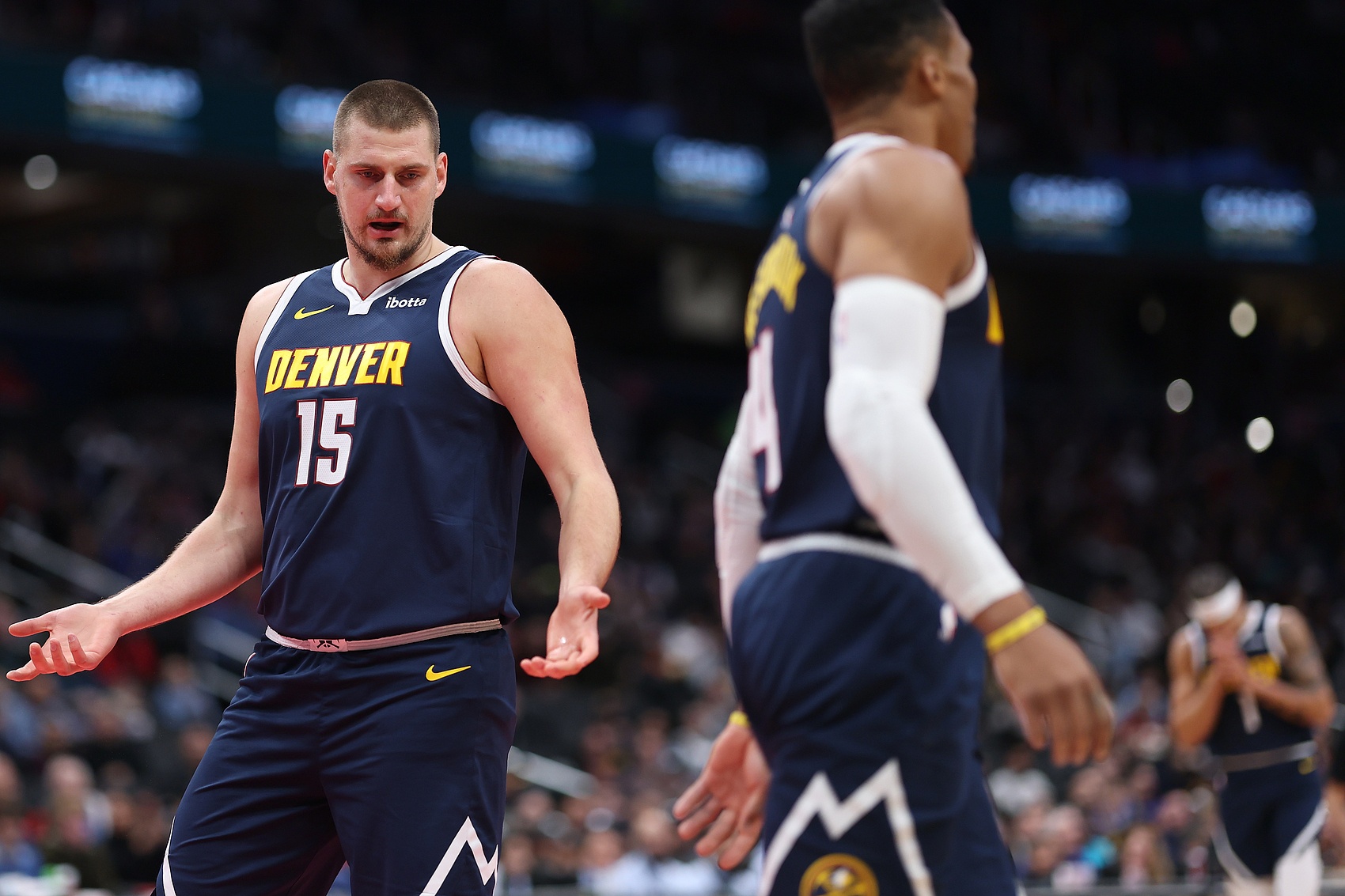 掘金力克开拓者，约基奇表现出色