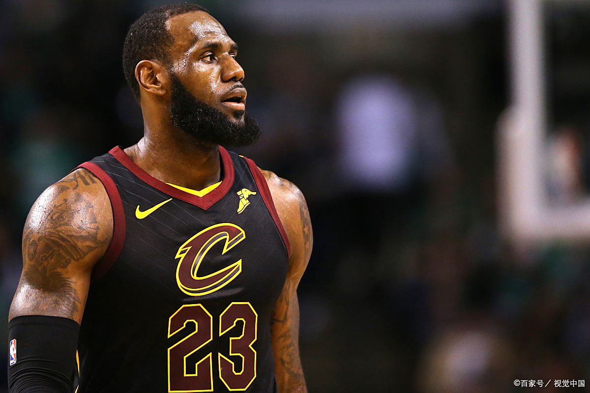 赛场上的篮球巨星，闪耀光芒