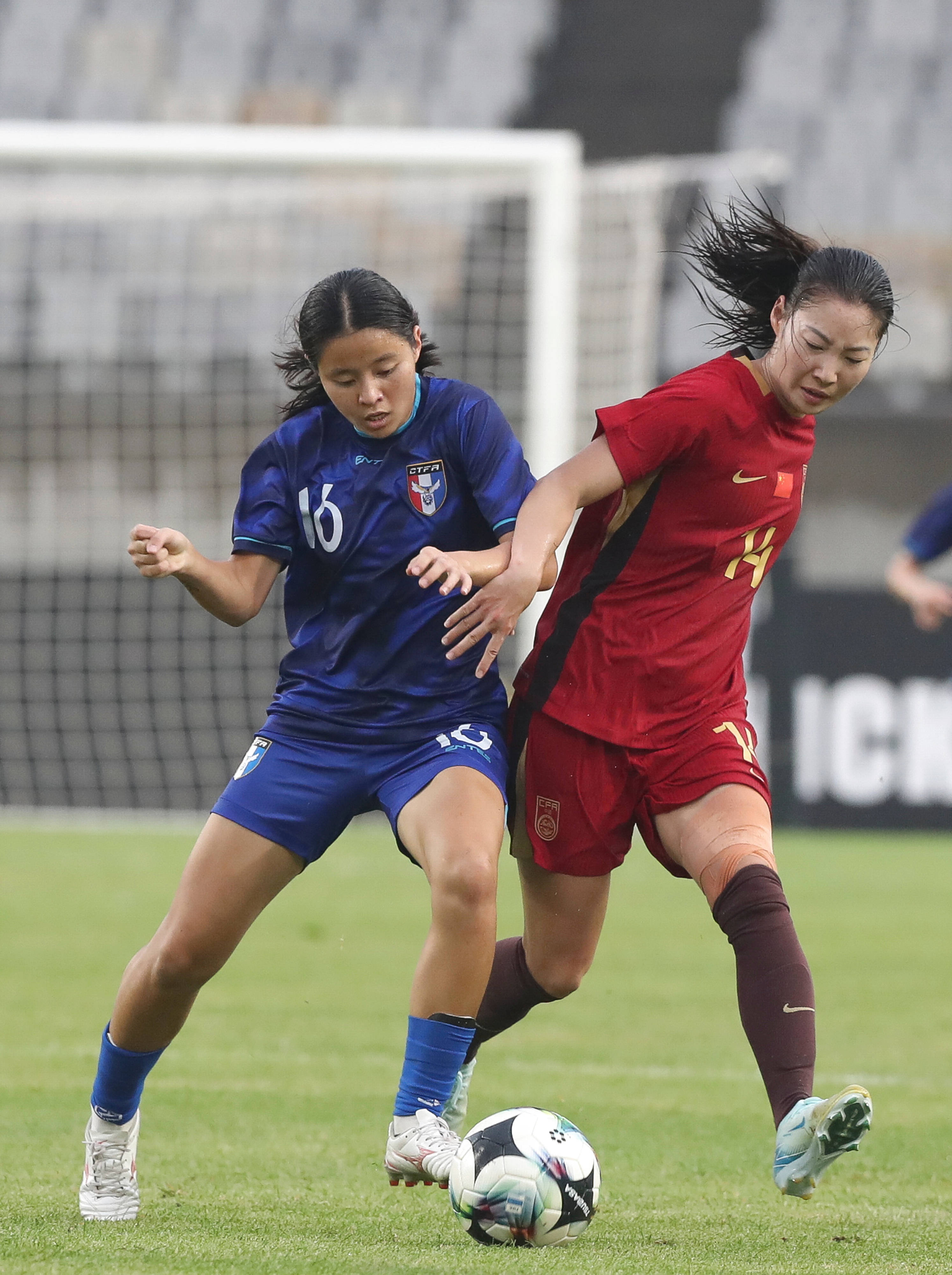 女足队员备战东京,备受热议 女足队员备战东京,备受热议