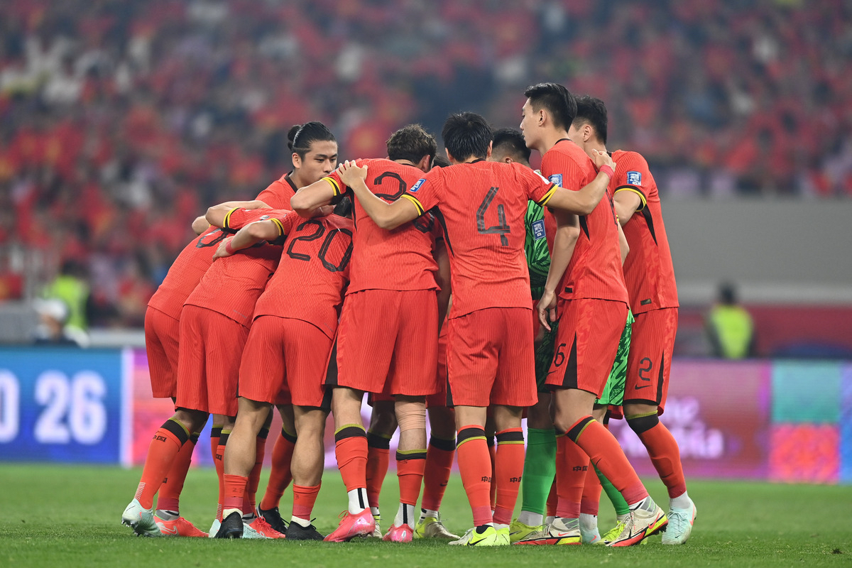 关于顶级足球赛事举步维艰,危机临头球队士气低落的信息 关于顶级足球赛事举步维艰,危机临头球队士气低落的信息