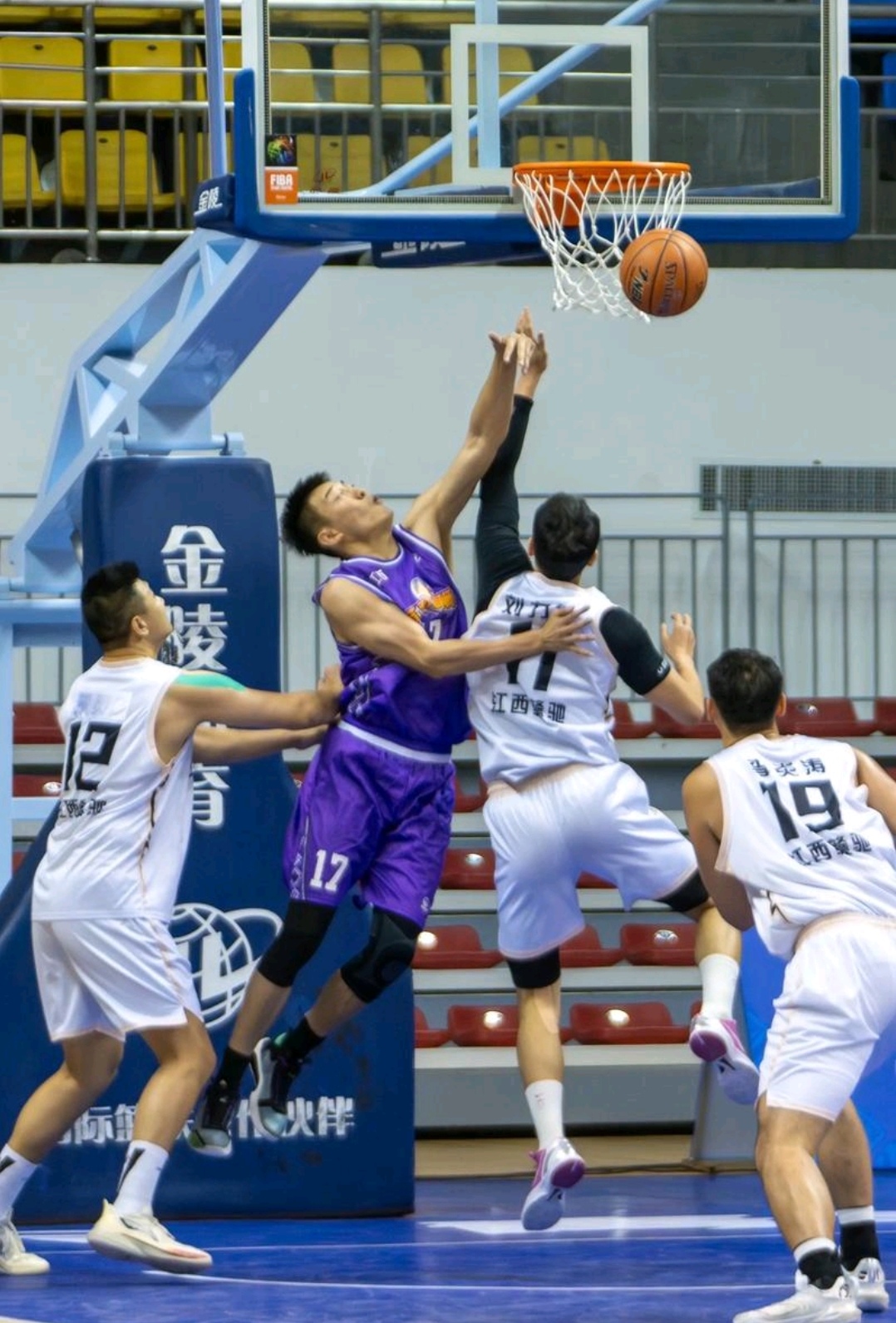 篮球盛宴开启，新赛季接力传递，期待精彩战局的简单介绍